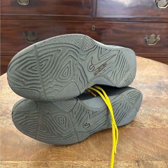 Nike Men's Gray and Black Dualfusion Athletic Shoes with Yellow Laces - Picture 4 of 8